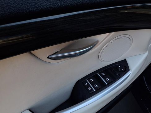 Used 2017 BMW 550i Gran Turismo xDrive image 16