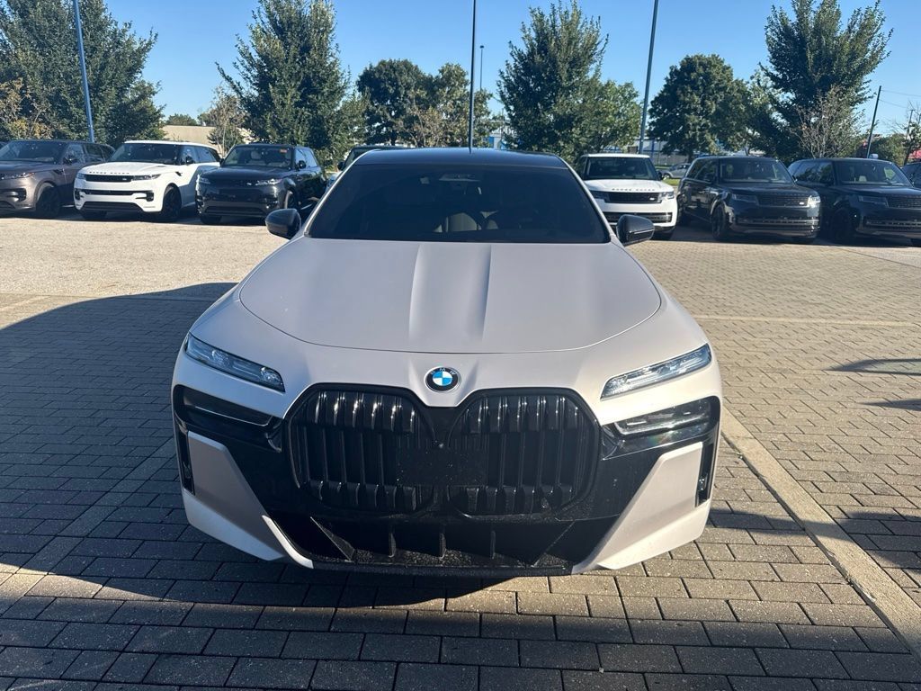 Used 2023 BMW 760i xDrive w/ Executive Package AWD/4WD image 2