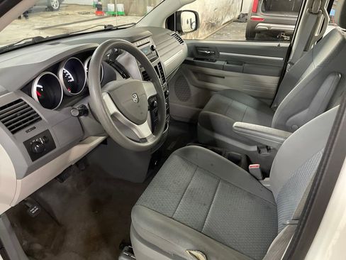 Used 2010 Dodge Grand Caravan SE image 10