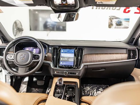 Used 2023 Volvo V90 B6 Cross Country Ultimate w/ Climate Package image 36