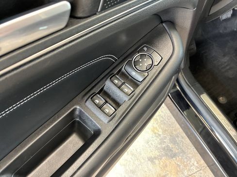 Used 2022 Ford Edge Titanium w/ Class II Trailer Tow Package AWD/4WD image 11