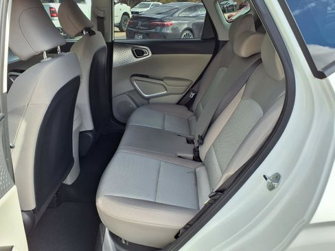 Used 2021 Kia Soul LX image 10