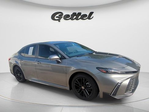 Used 2026 Toyota Camry SE FWD image 3