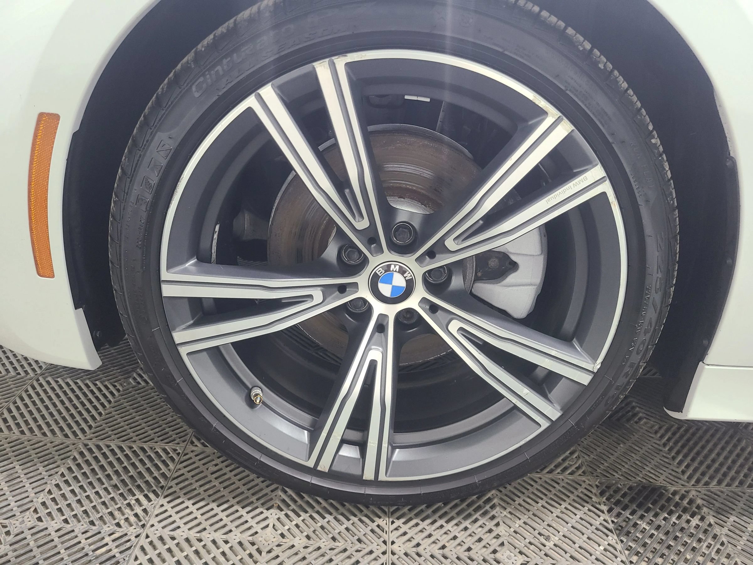 Used 2019 BMW 330i Sedan w/ M Sport Package RWD image 18
