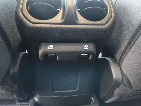 Used 2025 Jeep Wrangler Willys image 36