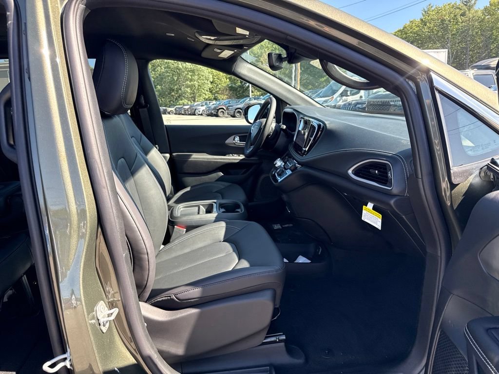 New 2027 Chrysler Pacifica Select FWD image 25