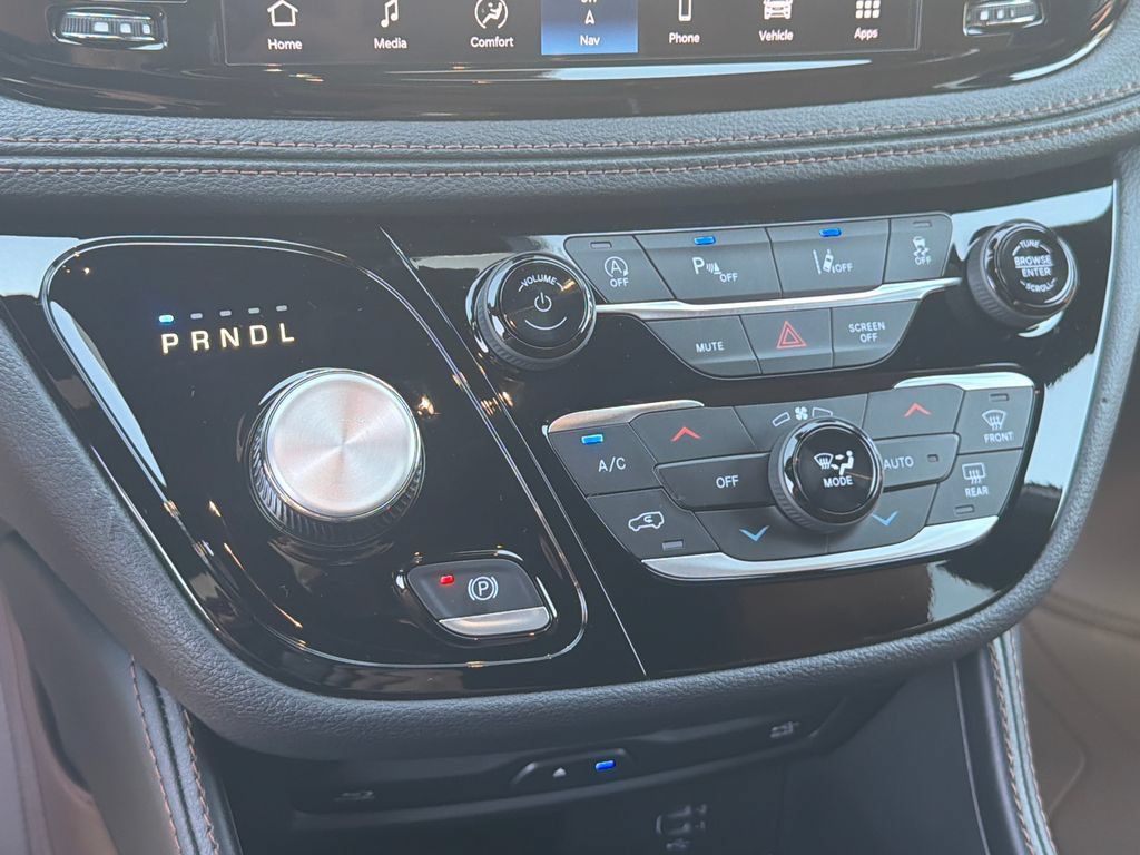 Used 2026 Chrysler Pacifica Pinnacle FWD image 33