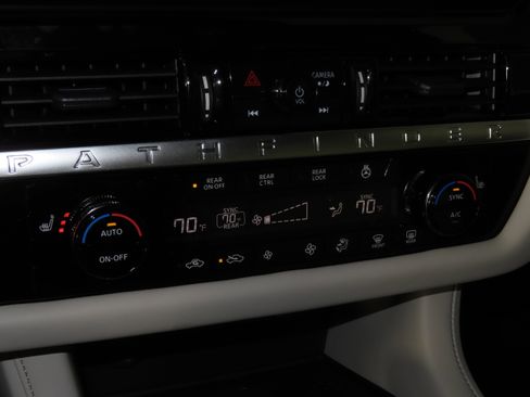 New 2026 Nissan Pathfinder SL image 33