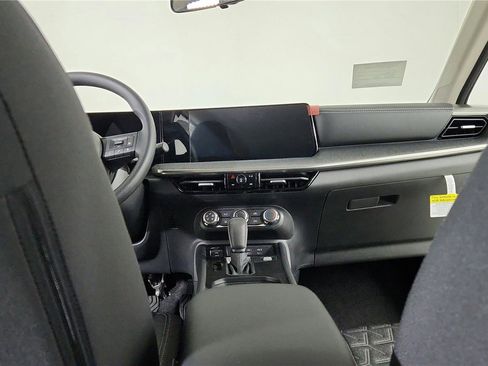 Used 2025 Nissan Kicks SV image 29