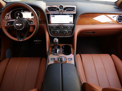 Used 2023 Bentley Bentayga Extended Wheelbase image 4