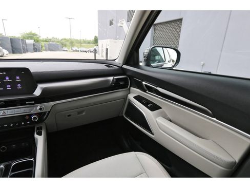 Used 2023 Kia Telluride S AWD/4WD image 13