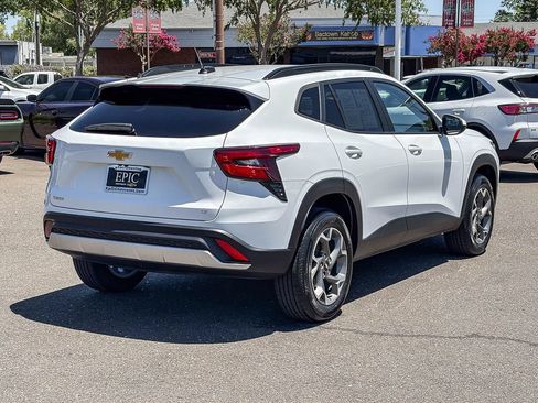 Certified 2024 Chevrolet Trax LT FWD image 4
