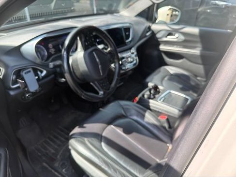 Used 2020 Chrysler Pacifica Touring-L Plus FWD image 3