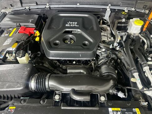 Used 2023 Jeep Wrangler Unlimited Sahara AWD/4WD image 31