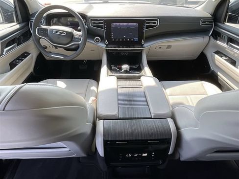 Used 2024 Jeep Wagoneer Series II AWD/4WD image 28