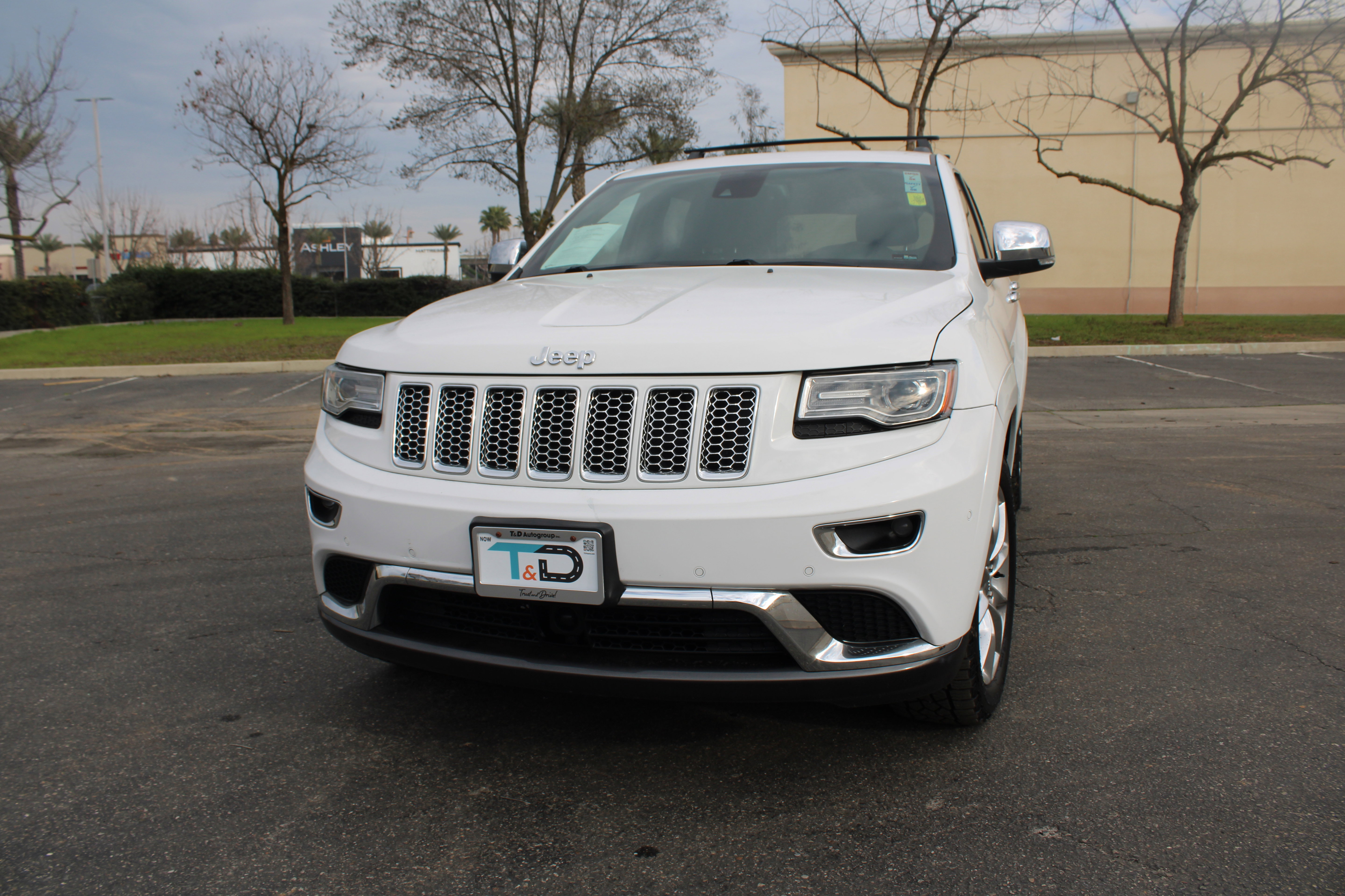 Used 2014 Jeep Grand Cherokee Summit AWD/4WD image 2