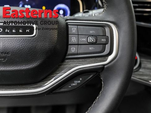 Used 2022 Jeep Wagoneer Series II AWD/4WD image 16