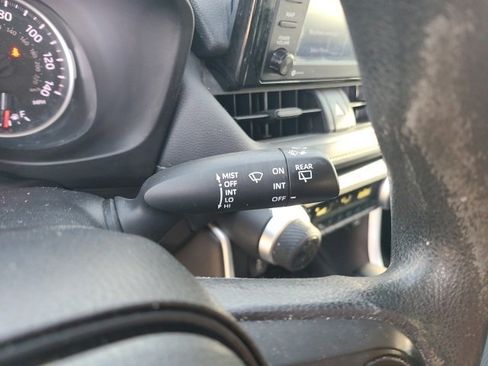 Used 2022 Toyota RAV4 LE image 23
