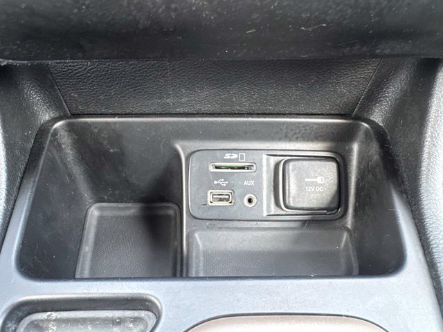 Used 2017 Jeep Cherokee Sport FWD image 30