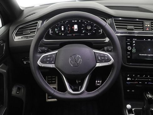Used 2023 Volkswagen Tiguan SEL R-Line image 16