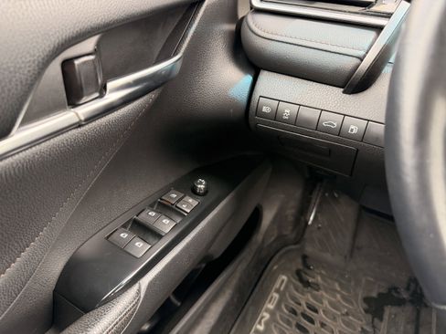 Used 2018 Toyota Camry XLE w/ Protection Package (Q2) image 19