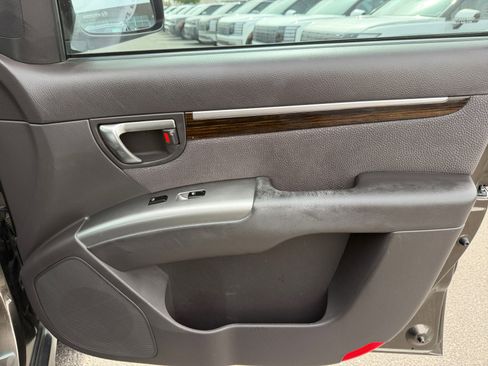 Used 2011 Hyundai Santa Fe SE image 16