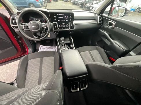 Used 2023 Kia Sorento LX image 24