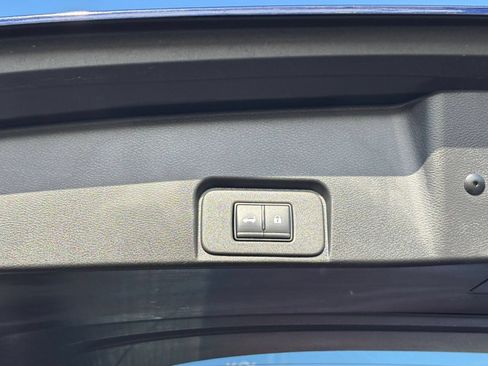 Used 2025 Nissan Rogue SV FWD image 23