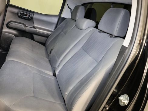 Used 2017 Toyota Tacoma SR image 9