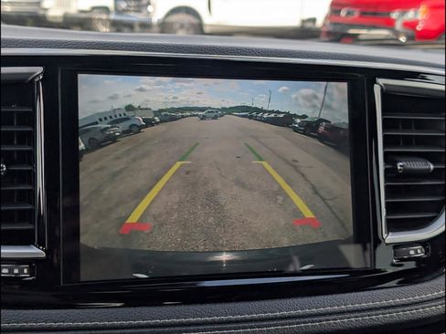 Used 2025 Chrysler Pacifica Limited FWD image 7