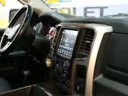 Used 2018 RAM 1500 Laramie w/ Convenience Group AWD/4WD image 10