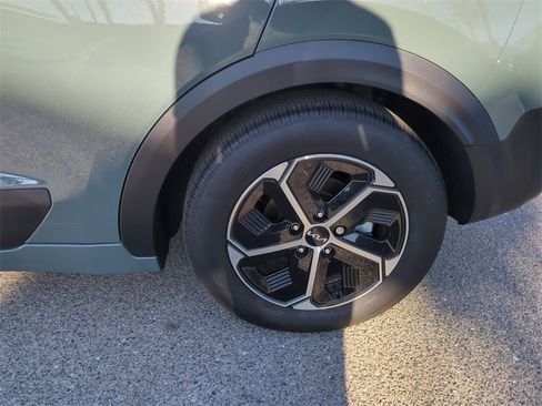 Certified 2025 Kia Niro EX image 31