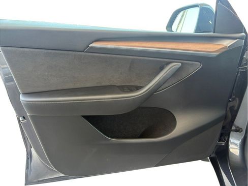Used 2023 Tesla Model Y Long Range AWD/4WD image 17