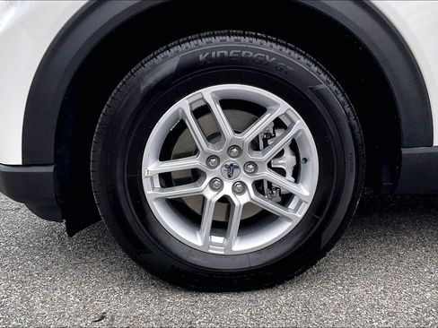 Used 2025 Ford Explorer Active RWD image 9