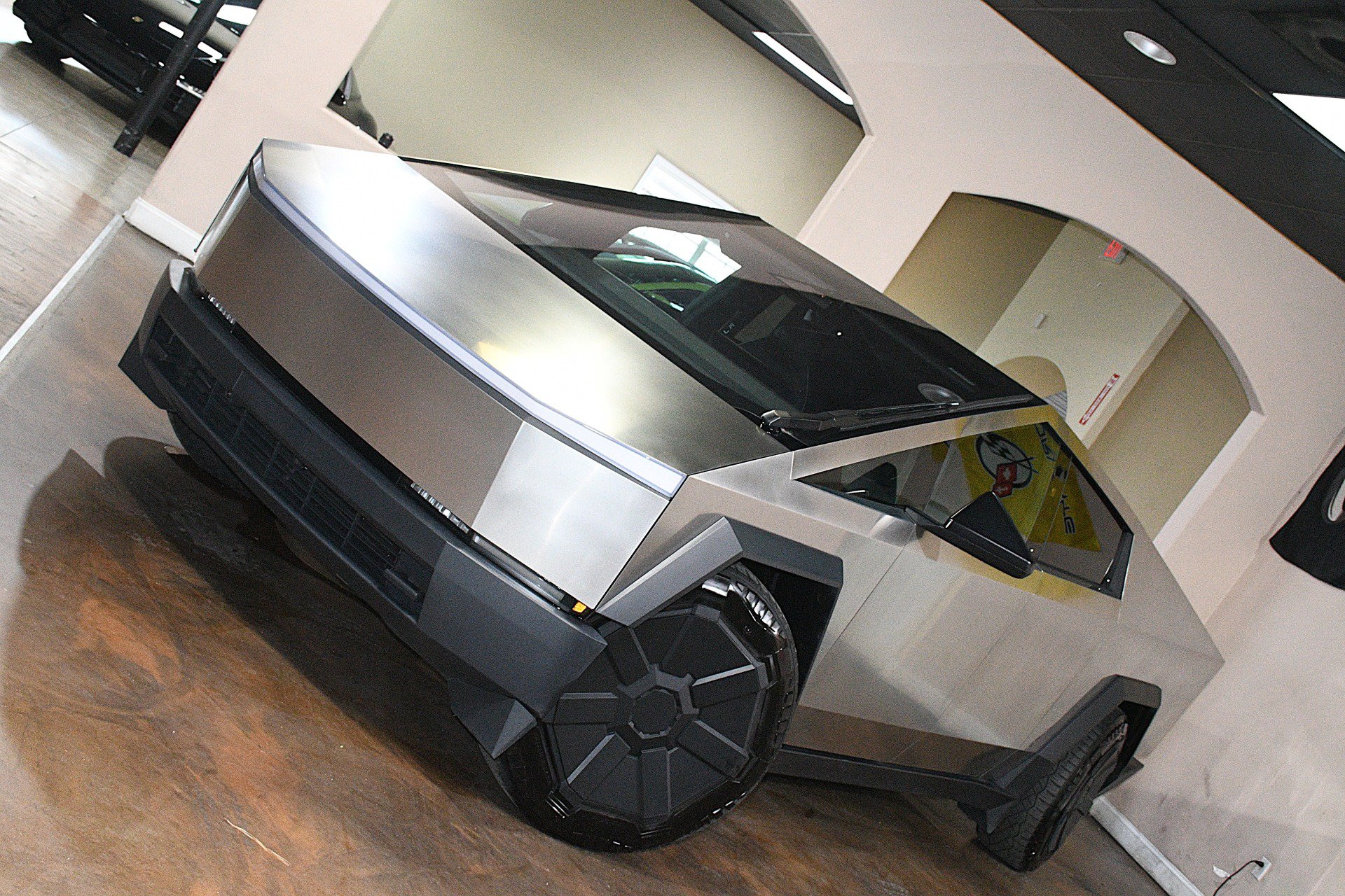 Used 2024 Tesla Cybertruck AWD Crew Cab image 78