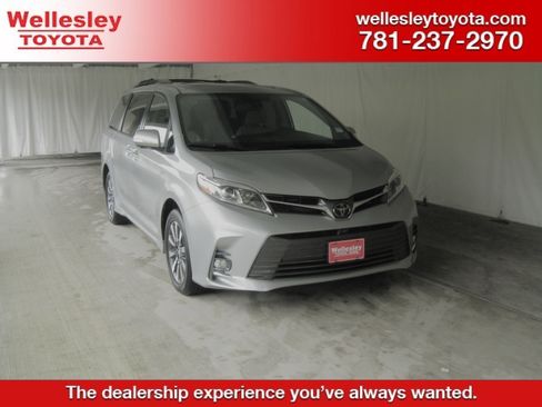 Used 2019 Toyota Sienna Limited Premium image 1