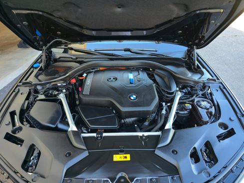 Used 2021 BMW 530e w/ Parking Assistance Package image 39