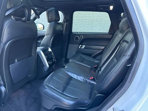 Used 2018 Land Rover Range Rover Sport HSE image 17