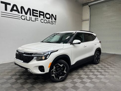 Used 2025 Kia Seltos EX AWD/4WD image 2