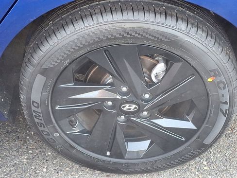 Certified 2023 Hyundai Elantra SEL image 28