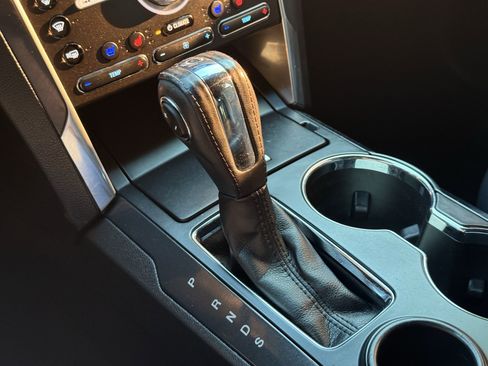 Used 2019 Ford Explorer Limited w/ Class III Trailer Tow Package image 32