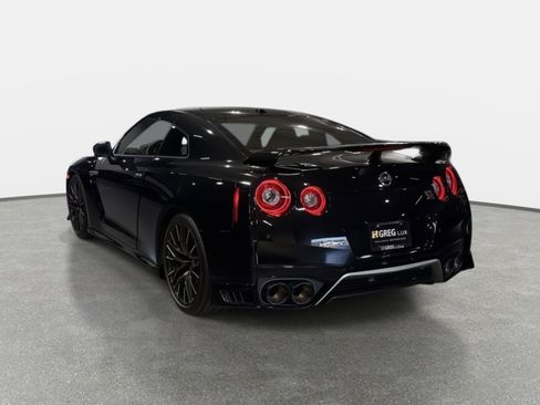 Used 2021 Nissan GT-R Premium image 5