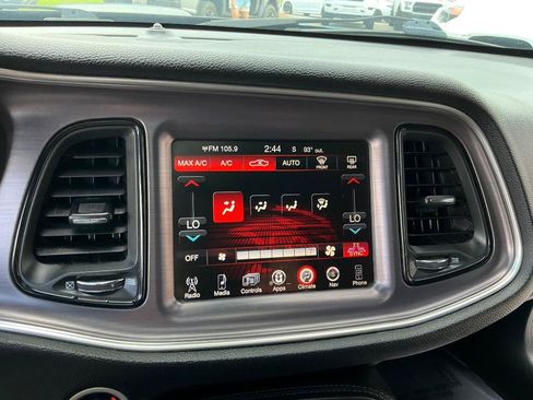 Used 2015 Dodge Challenger R/T RWD image 12