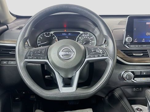 Used 2023 Nissan Altima 2.5 SV FWD image 11