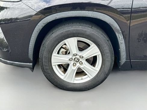Used 2020 Toyota Highlander LE FWD image 31
