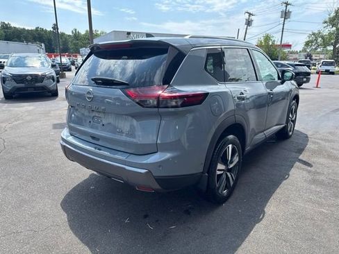 Used 2024 Nissan Rogue SL AWD/4WD image 2