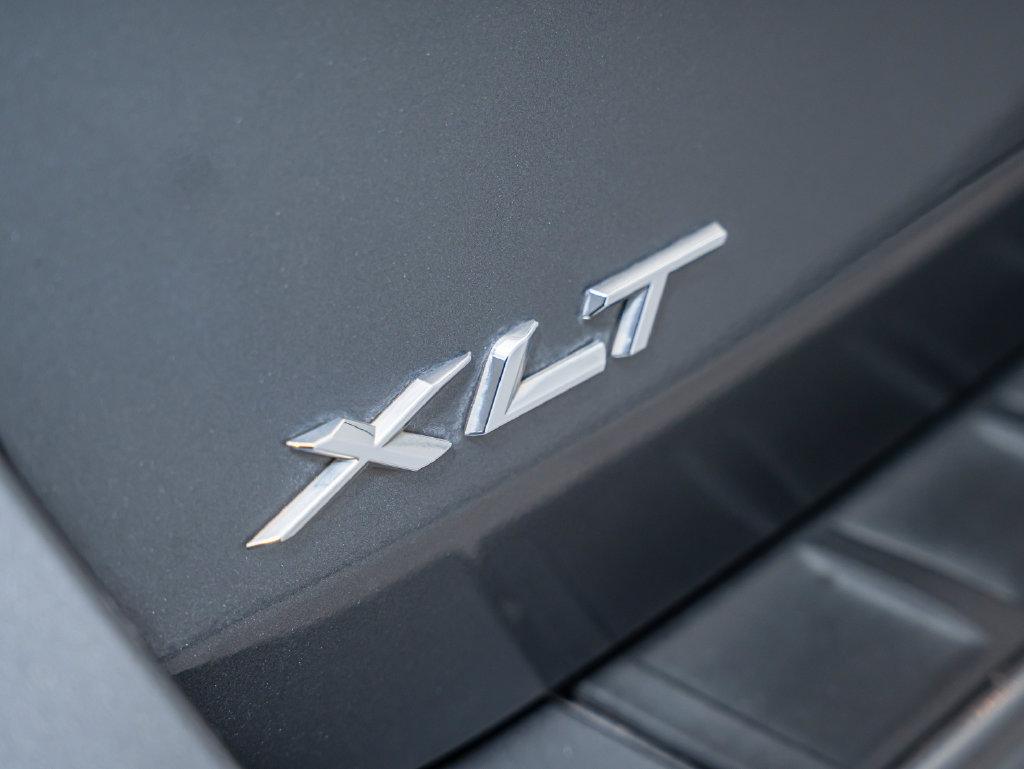 Used 2022 Ford Explorer XLT w/ Equipment Group 202A AWD/4WD image 19