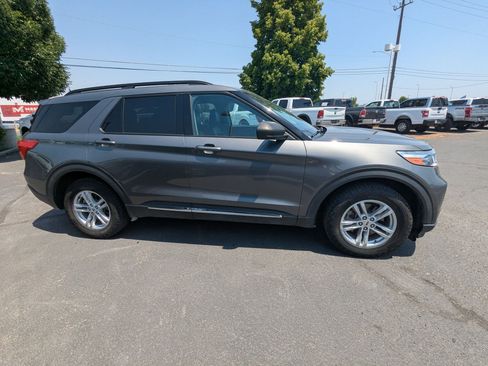 Used 2023 Ford Explorer XLT w/ Equipment Group 202A AWD/4WD image 2