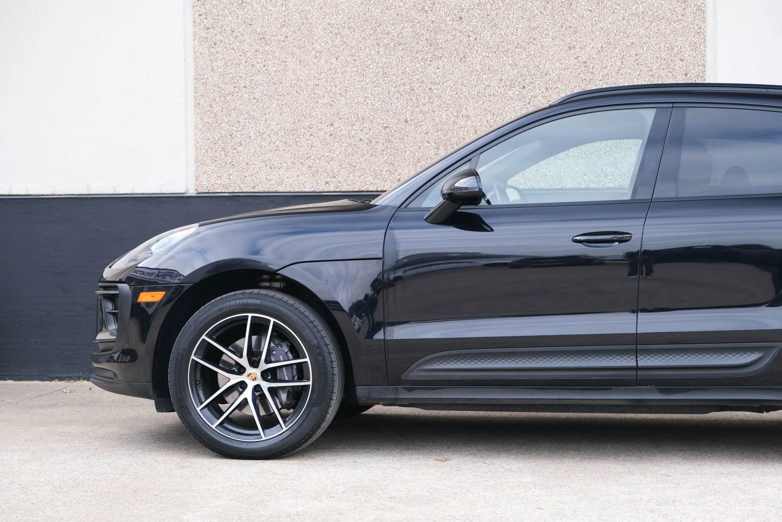 Used 2022 Porsche Macan w/ Premium Package Plus AWD/4WD image 7