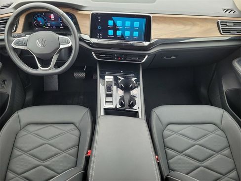 Used 2025 Volkswagen Atlas SE image 14